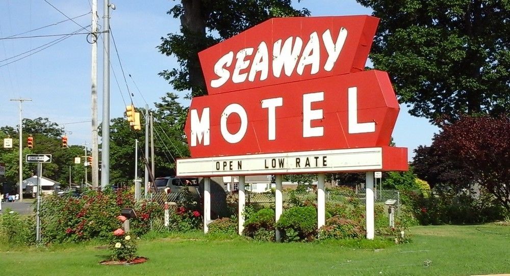 Seaway Motel Roosevelt Park Exterior photo